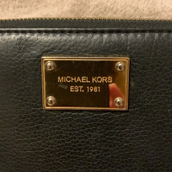 Michael Kors Continental zip around wallet - Picture 2 of 8
